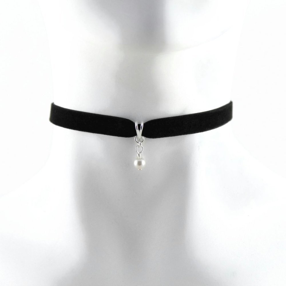 Arthlin Black Velvet Choker with Imitation Pearl
